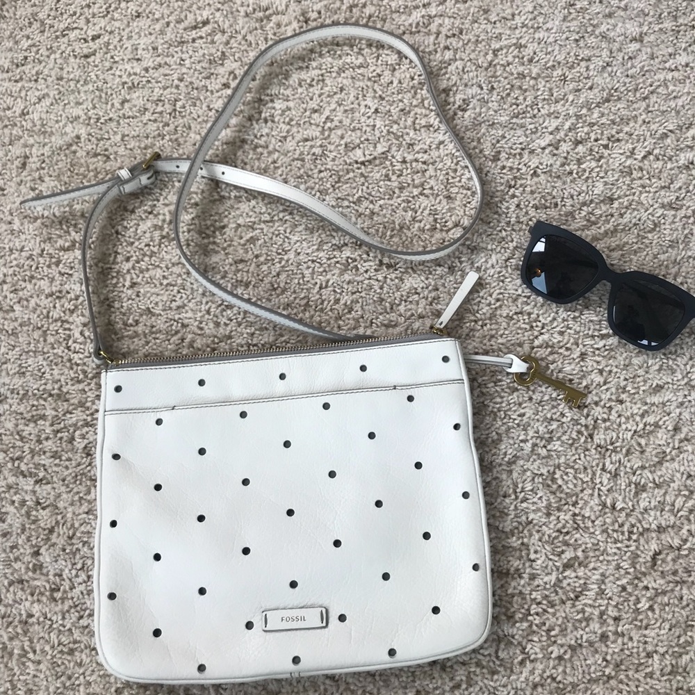 **Sold** 💕
 Fossil Crossbody Bag in Cream 👜